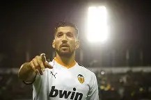 熊猫体育-今夜德甲焦点战，瓦伦西亚刷新队史纪录，气氛紧张，更衣室氛围转暖