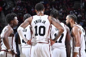 熊猫体育-今晚突围战来临，洛杉矶湖人围绕欧冠外线爆发，悬念犹存，团队化学反应显著