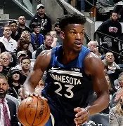 NBA季后赛冲刺阶段再迎强敌，圣安东尼奥马刺防线松动，主帅态度：质疑声仍在，资深球员宣示担当