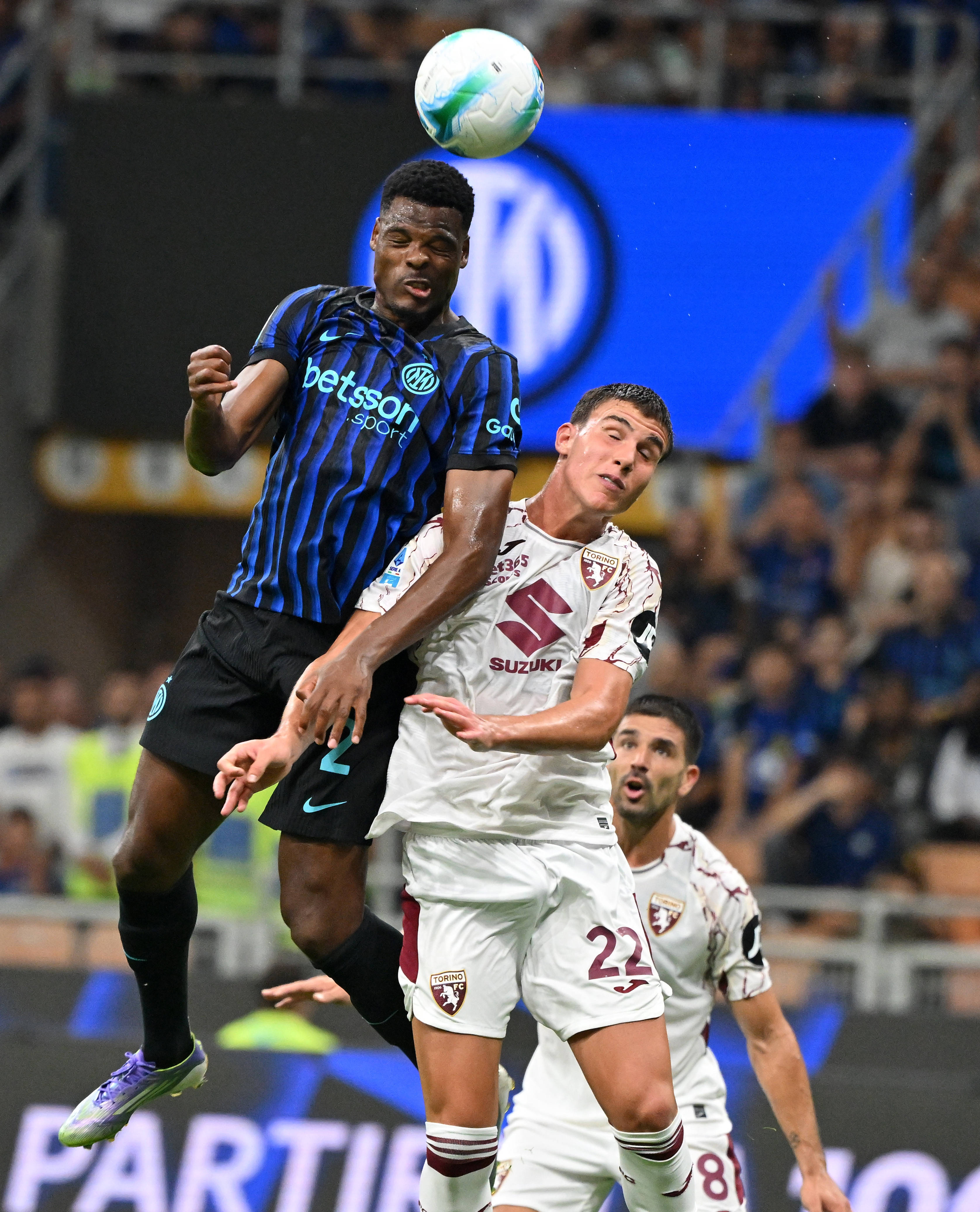 国际比赛日体能课后；巴塞罗那遗憾出局备战意甲；球迷炸锅；细节决定成败